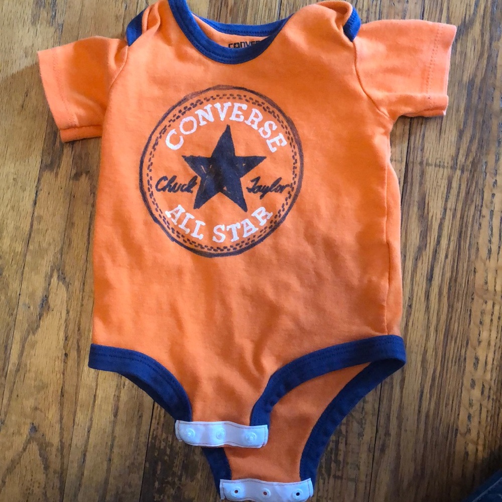 Converse bodysuit 6-9m